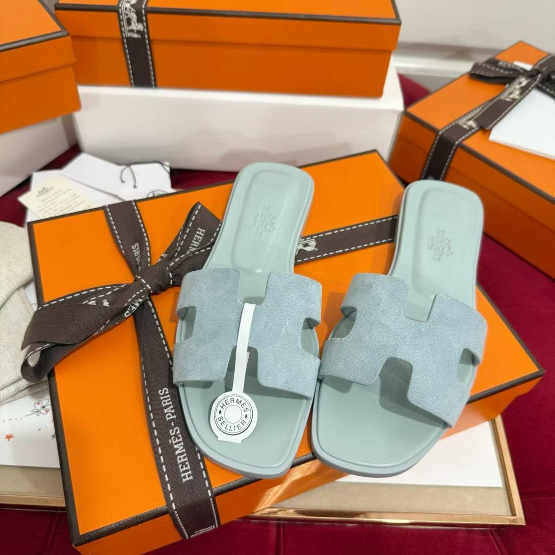Hermès Slippers view 1