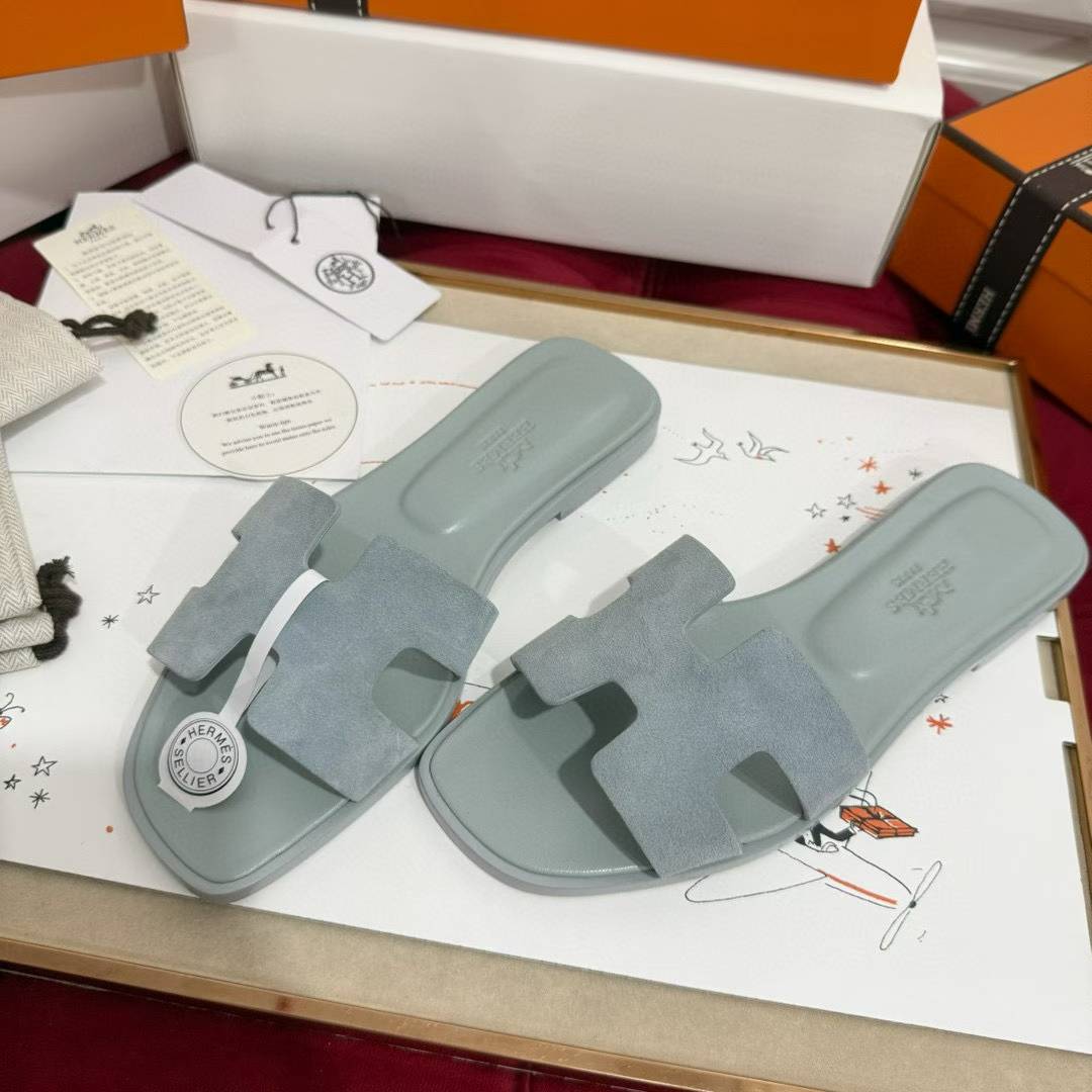 Hermès Slippers view 3