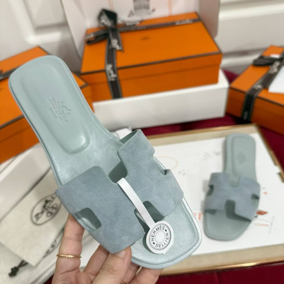 Hermès Slippers view 4
