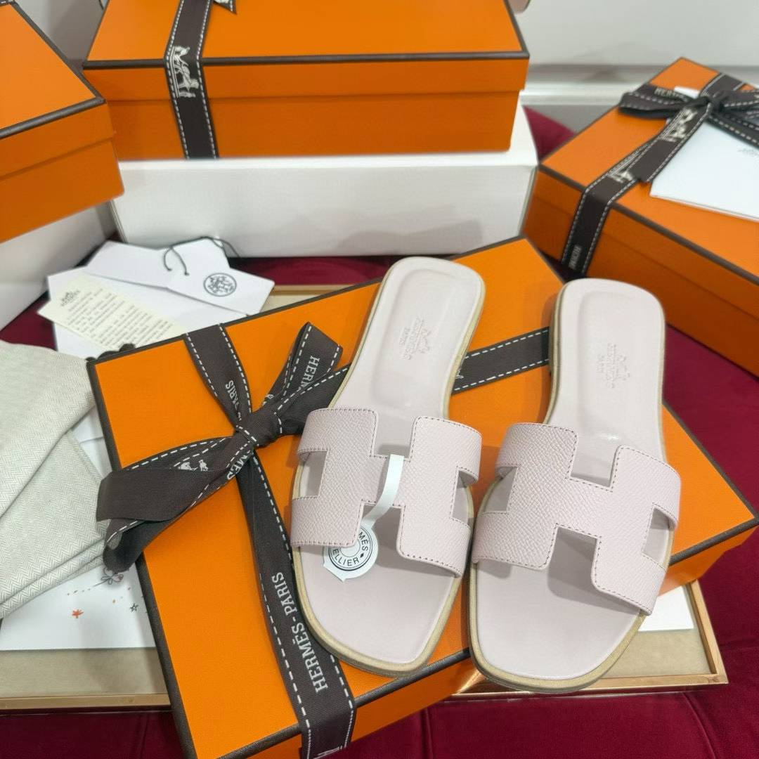 Hermès Slippers view 1