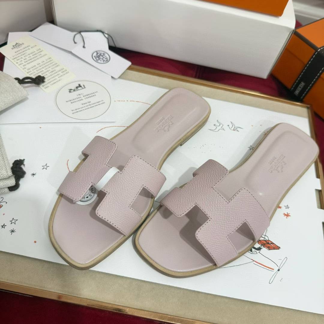 Hermès Slippers view 3
