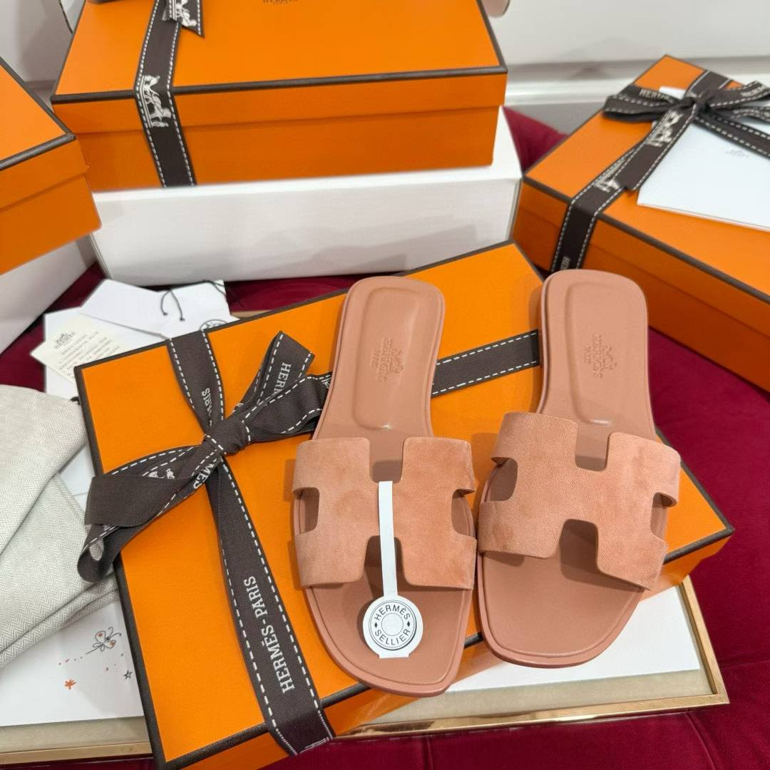 Hermès Slippers view 1