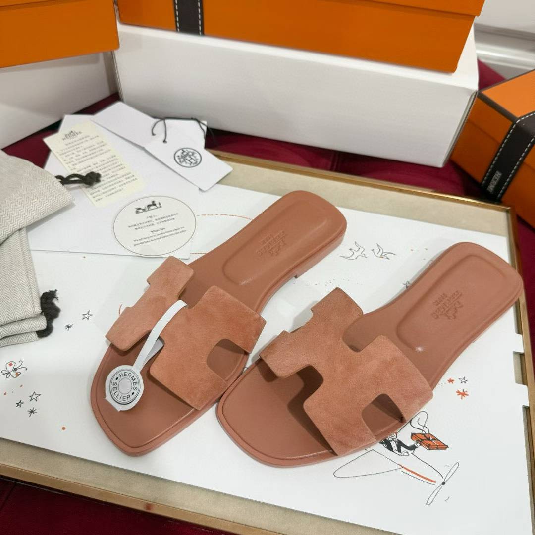 Hermès Slippers view 3