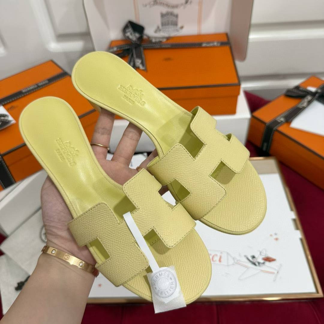 Hermès Slippers view 1