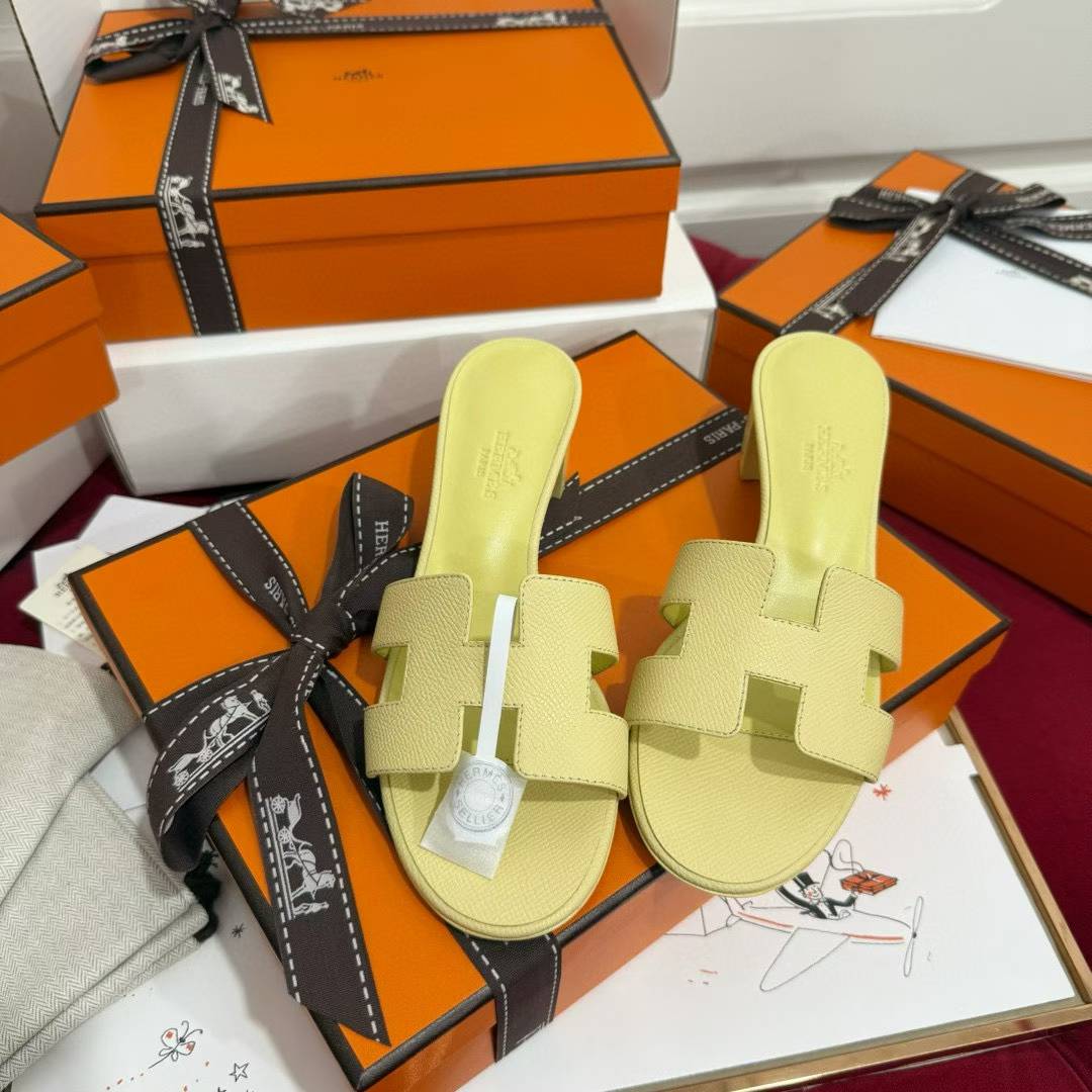 Hermès Slippers view 3