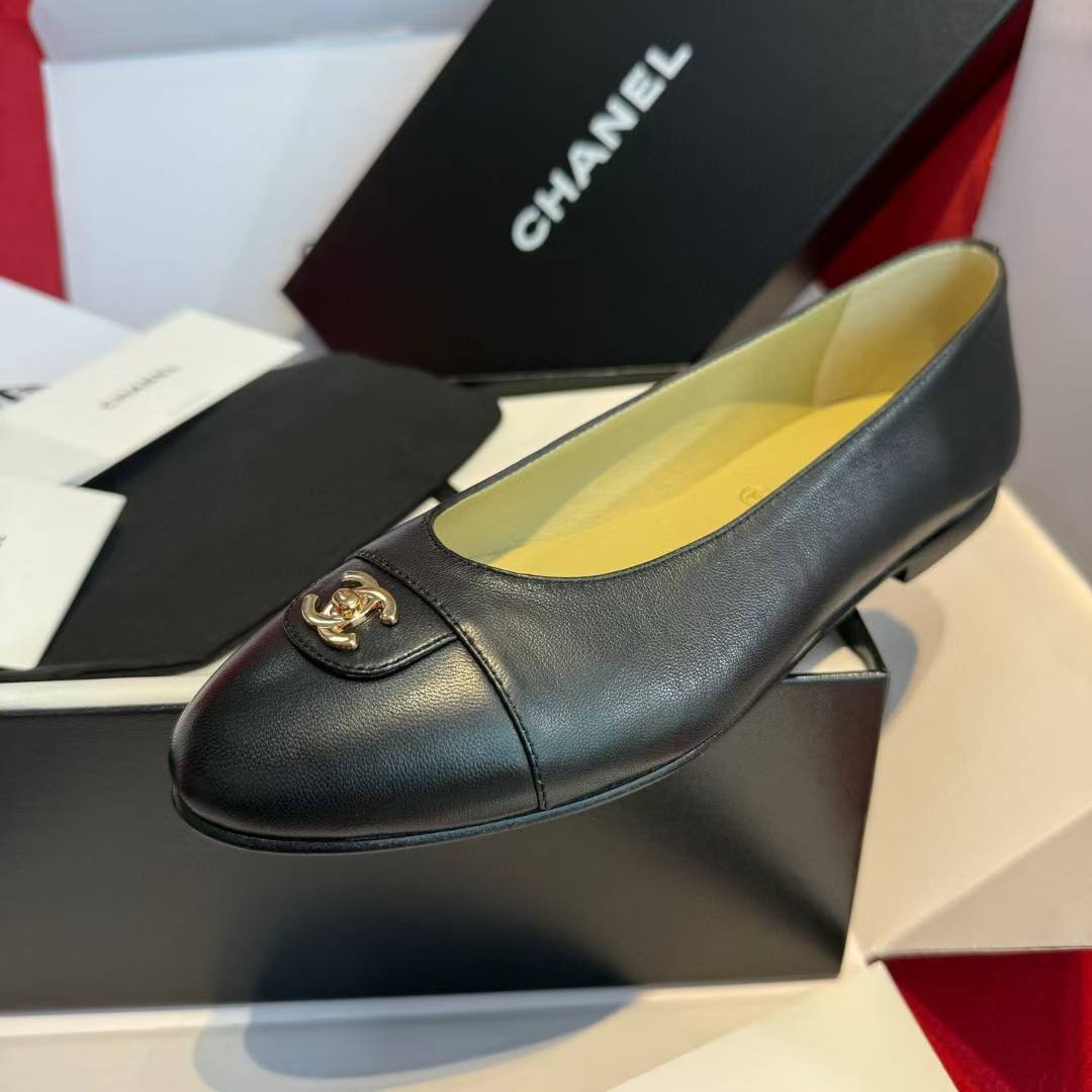 Chanel Flat-soled casual shoes view 5