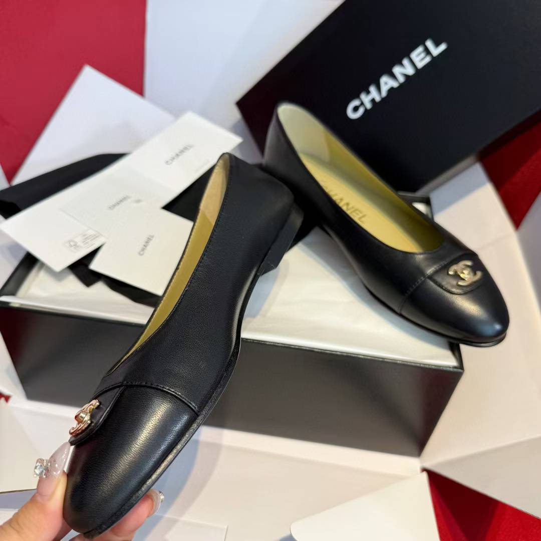 Chanel Flat-soled casual shoes view 6