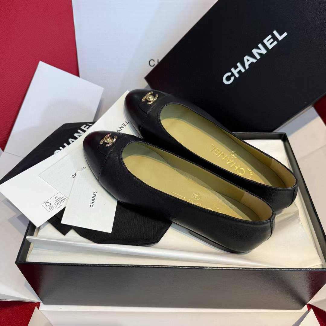 Chanel Flat-soled casual shoes view 7