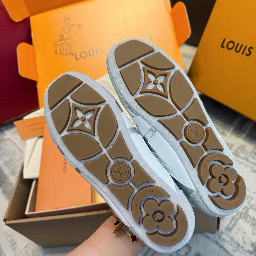 Louis Vuitton Sneakers view 10
