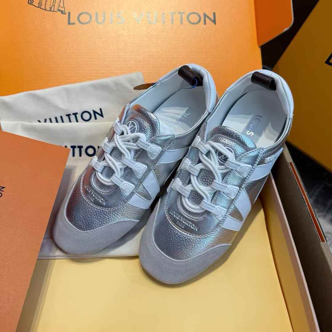 Louis Vuitton Sneakers view 3