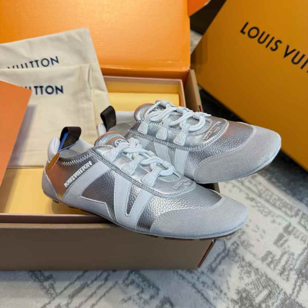 Louis Vuitton Sneakers view 4