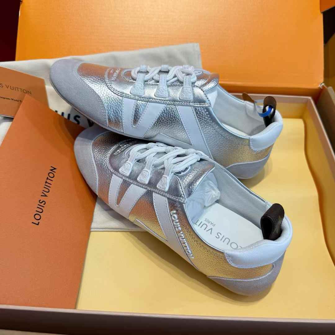 Louis Vuitton Sneakers view 5
