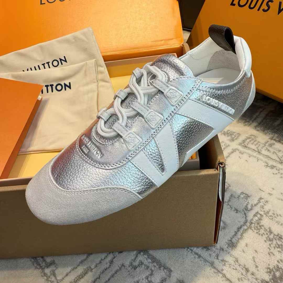 Louis Vuitton Sneakers view 6