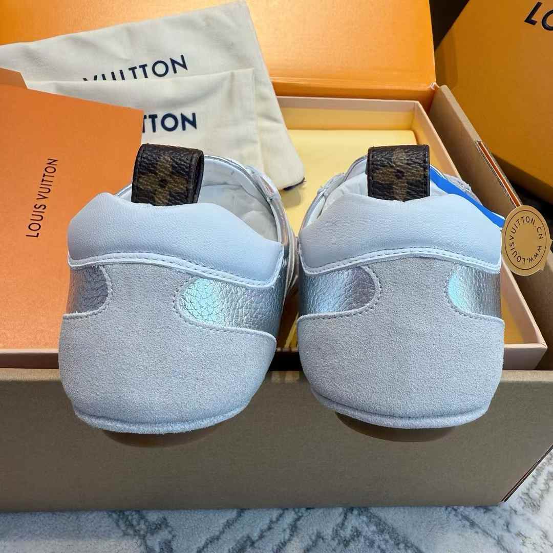 Louis Vuitton Sneakers view 9