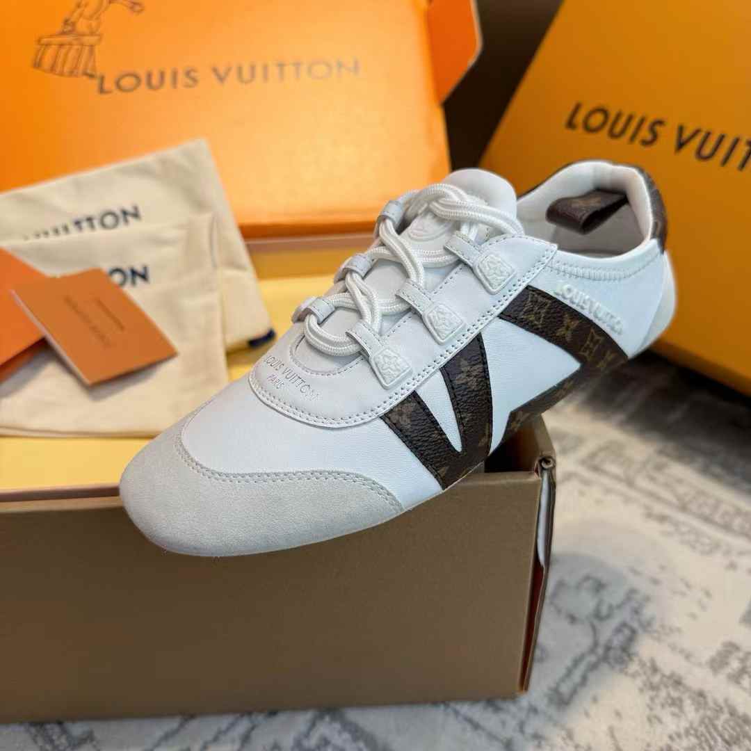 Louis Vuitton Sneakers view 5