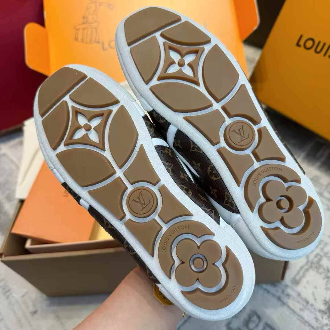 Louis Vuitton Sneakers view 9