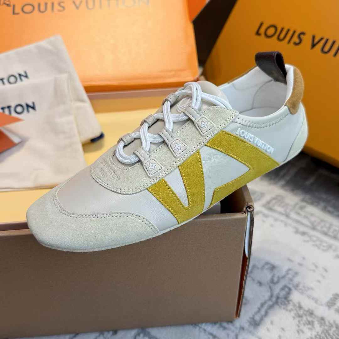 Louis Vuitton Sneakers view 5