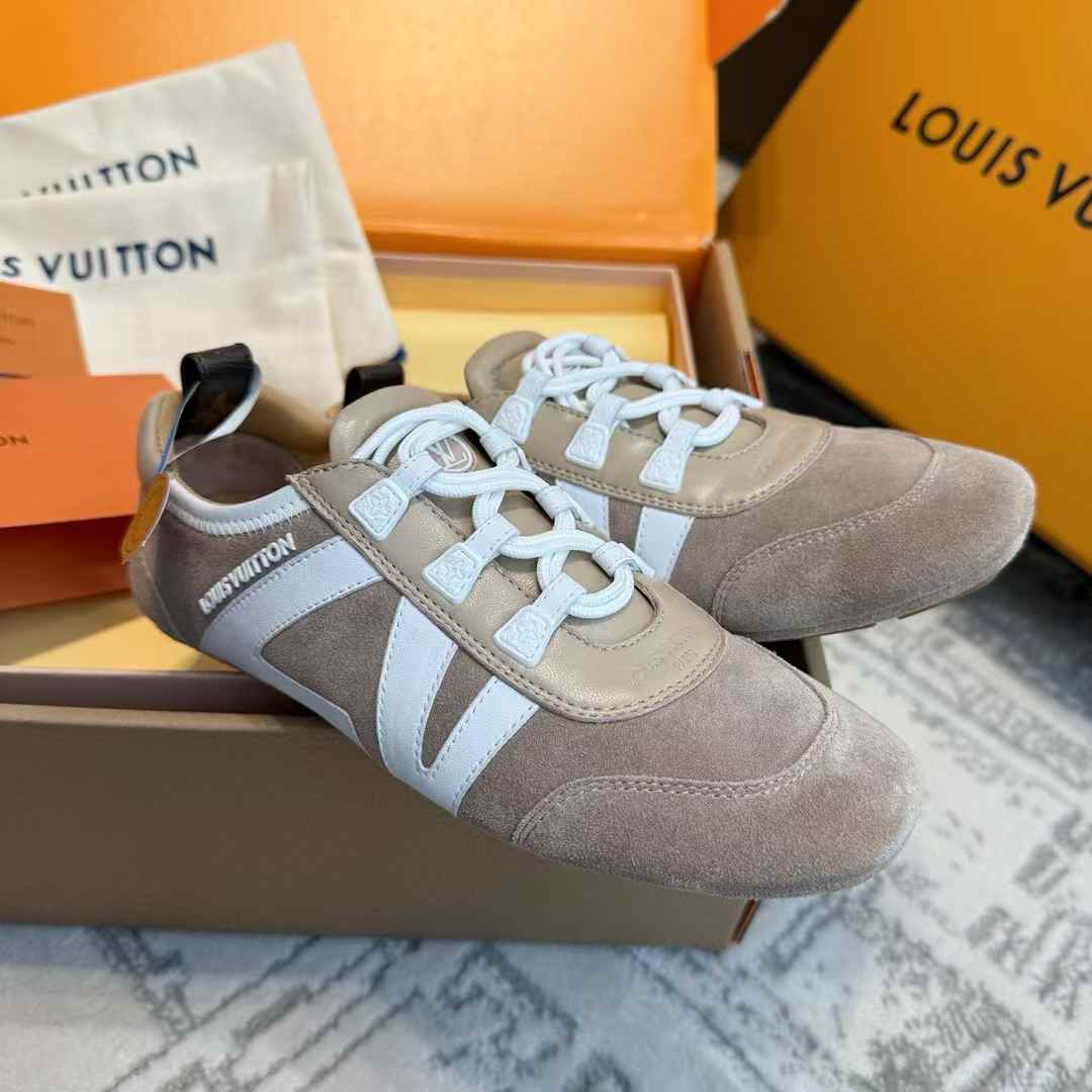 Louis Vuitton Sneakers view 3