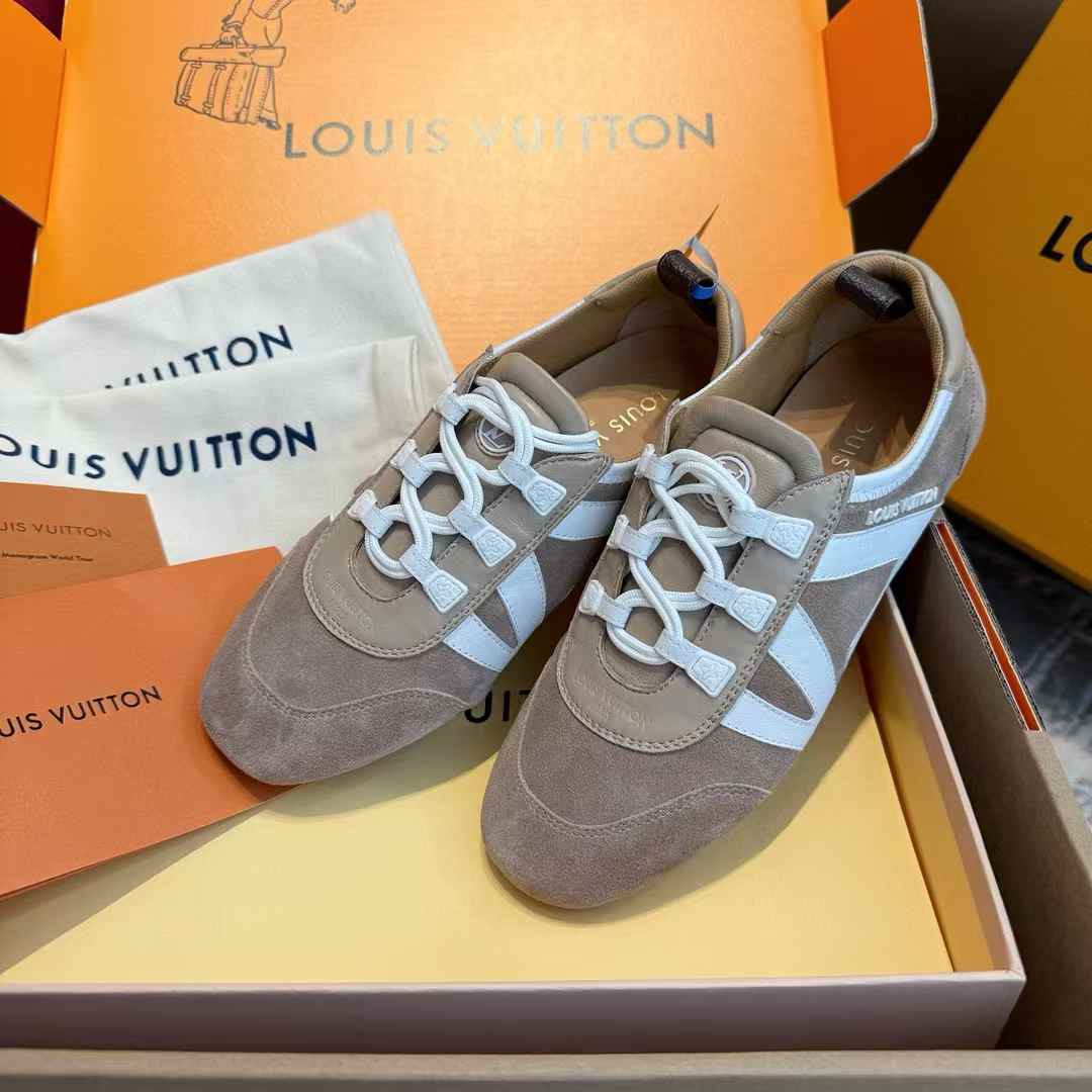 Louis Vuitton Sneakers view 4