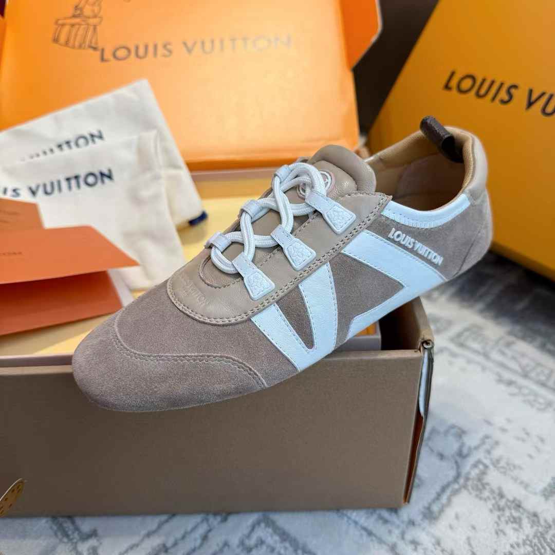 Louis Vuitton Sneakers view 6