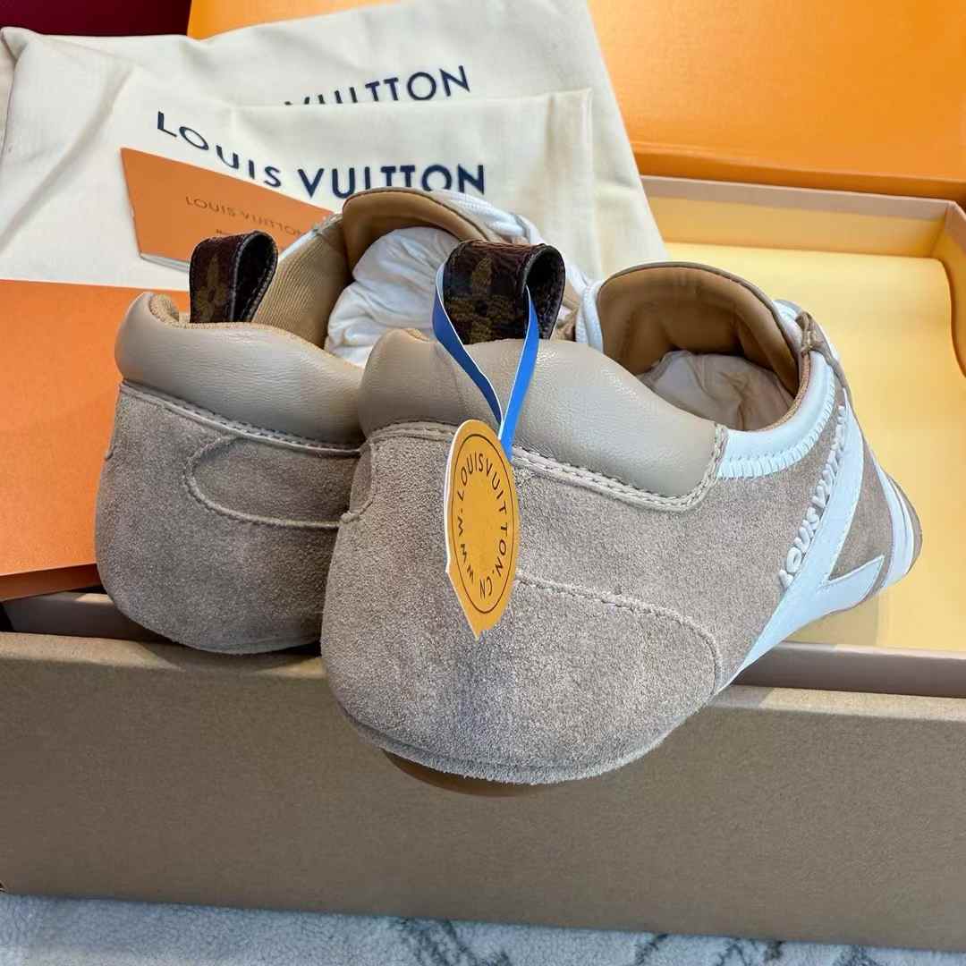 Louis Vuitton Sneakers view 9