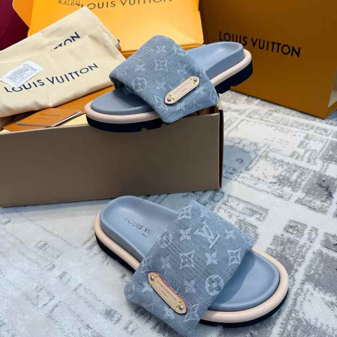 Louis Vuitton Slippers view 3