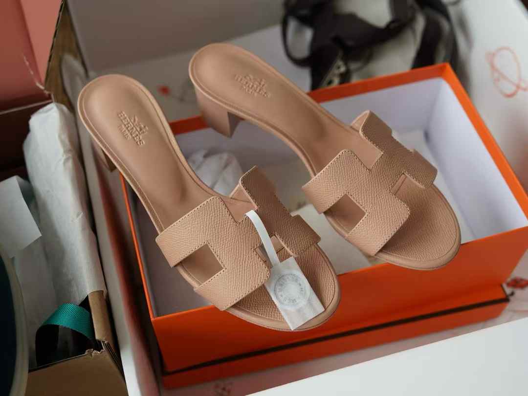 Hermès Slippers view 1