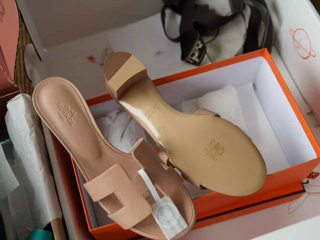 Hermès Slippers view 3