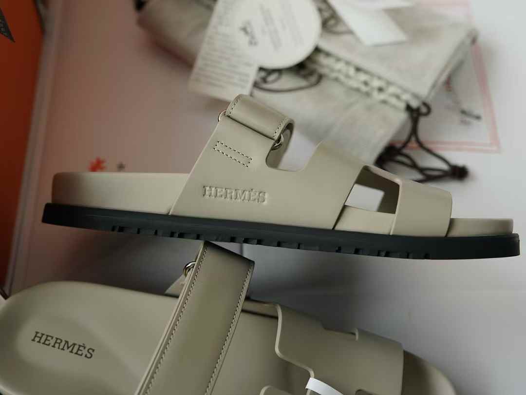 Hermès Slippers view 3