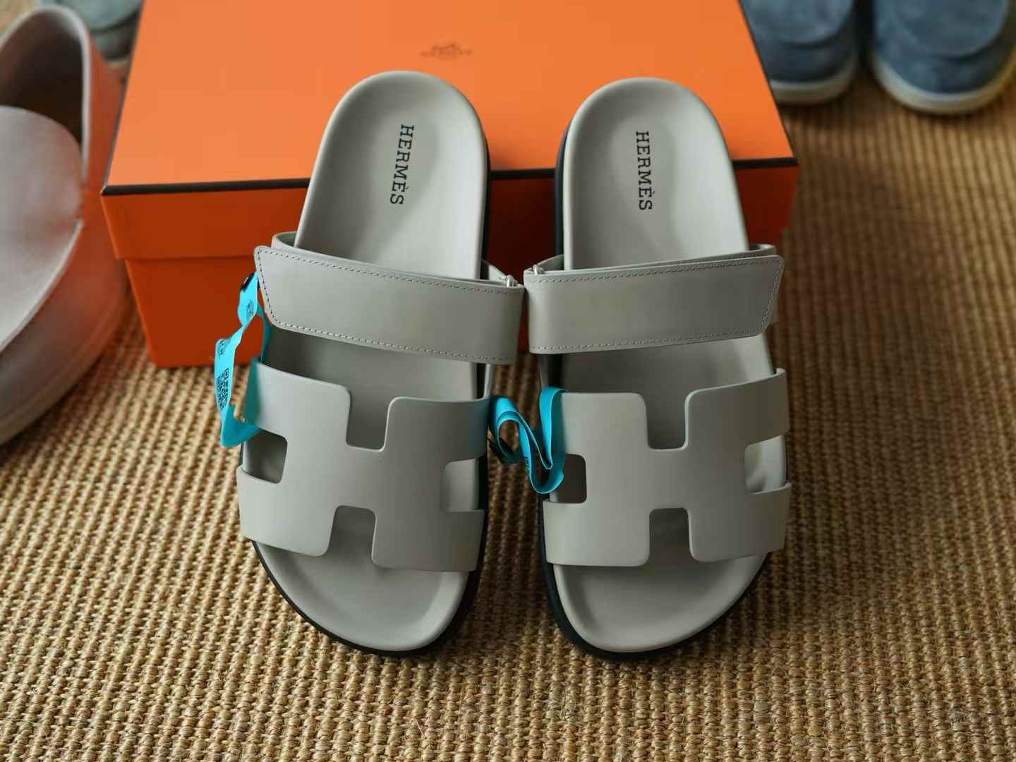 Hermès Slippers view 3