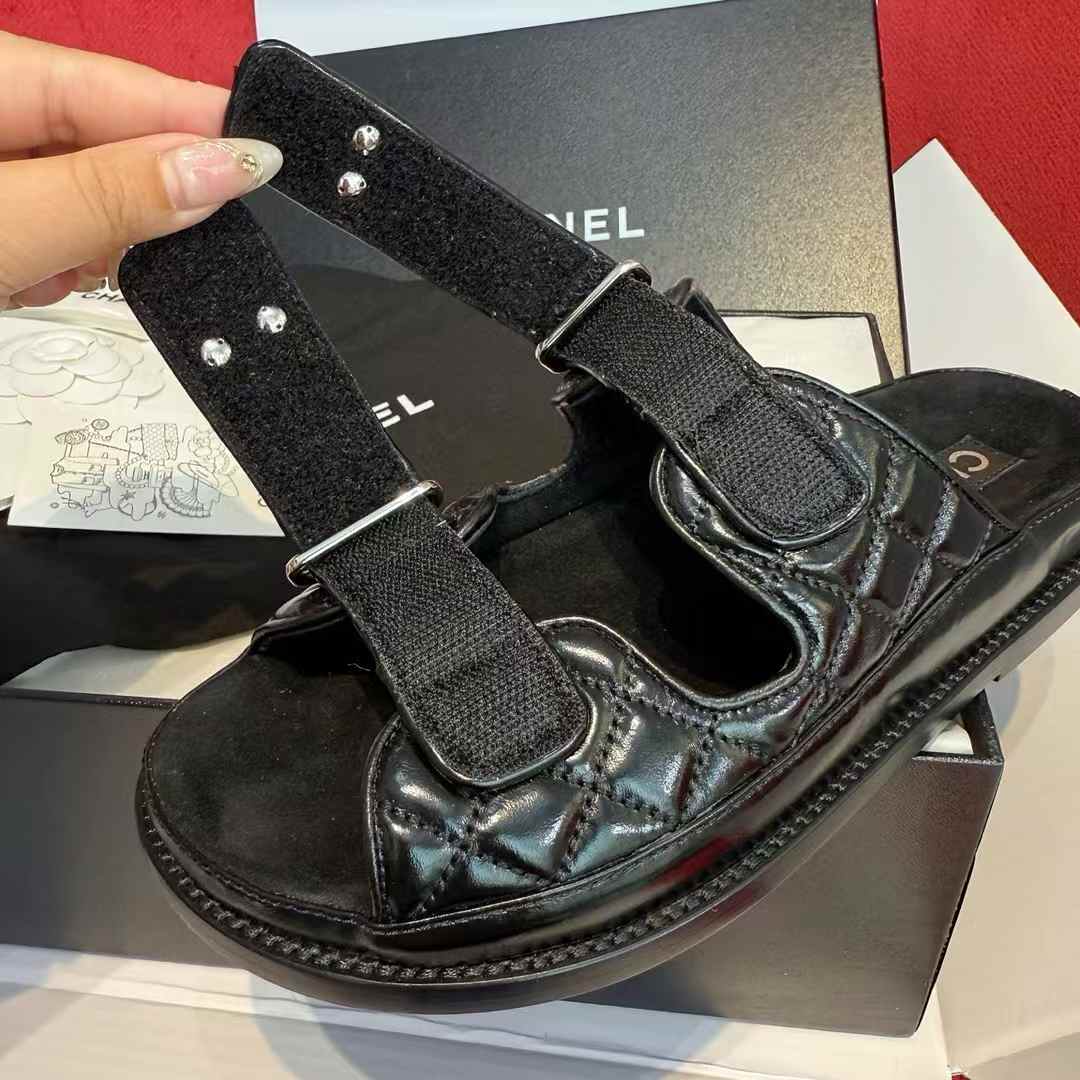 Chanel oil wax slippers view 8