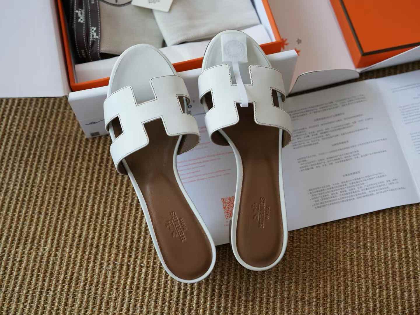 Hermès Slippers view 1