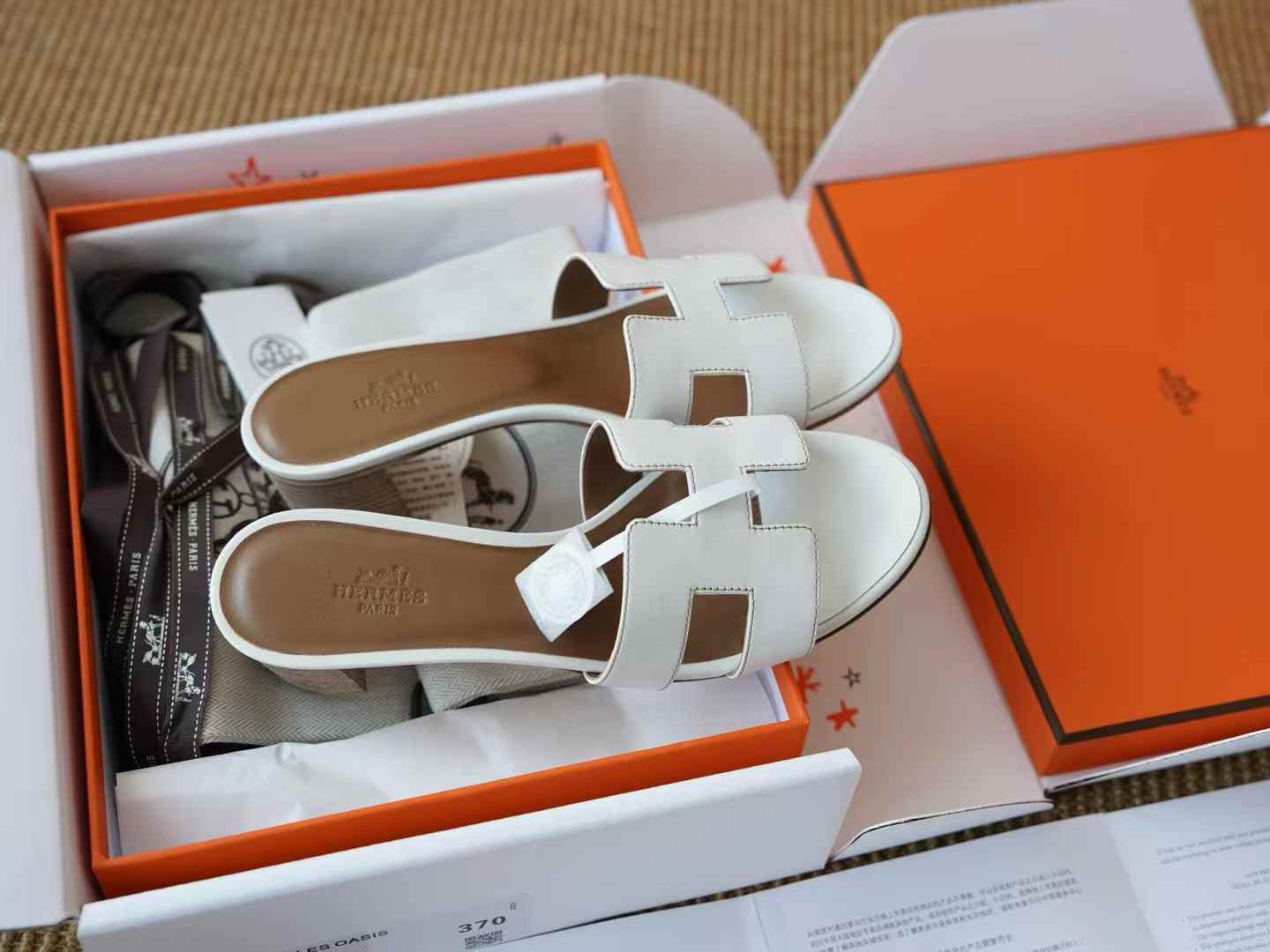 Hermès Slippers view 3