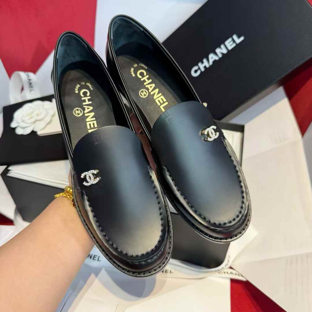 Chanel Flat leather shoes view 1