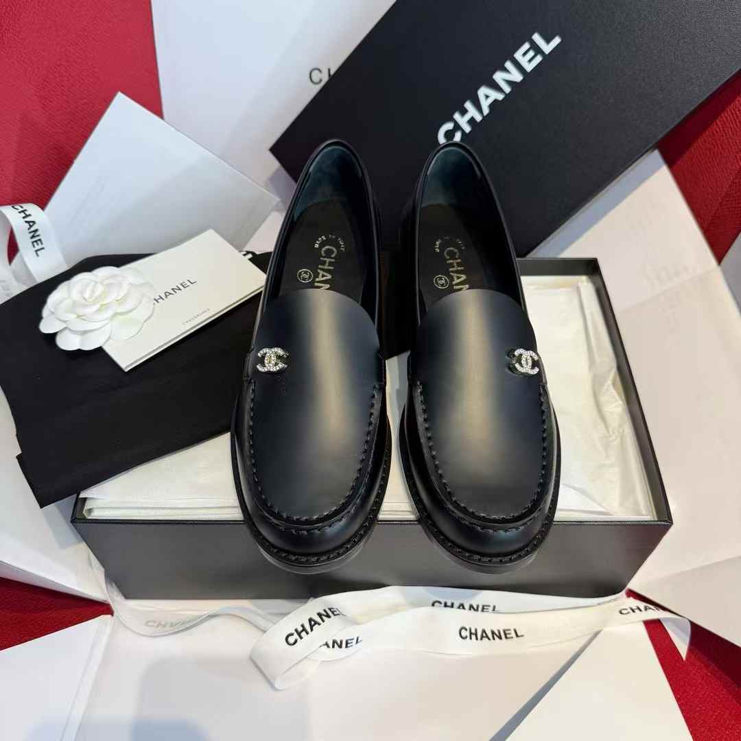 Chanel Flat leather shoes view 2