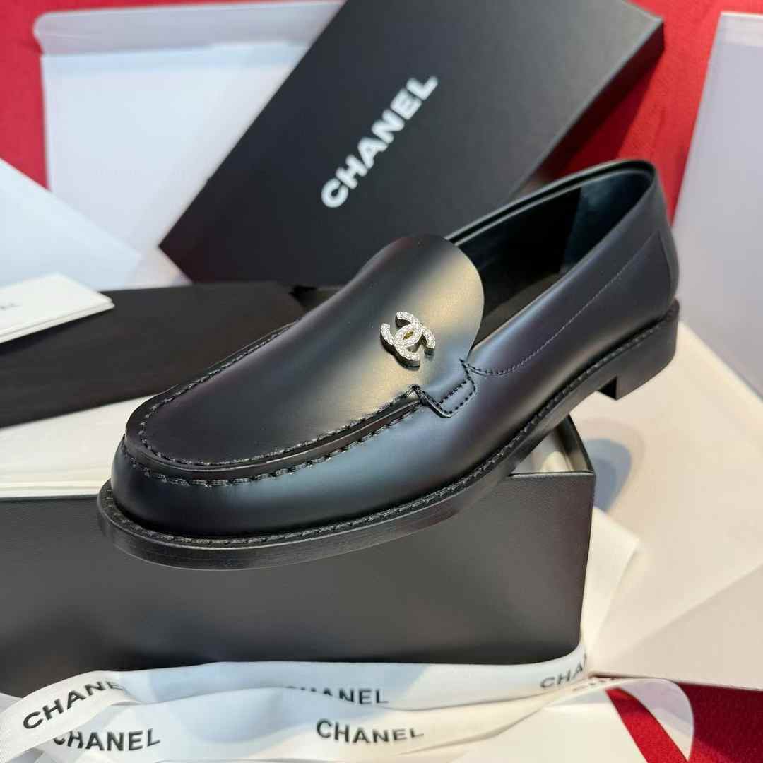 Chanel Flat leather shoes view 5