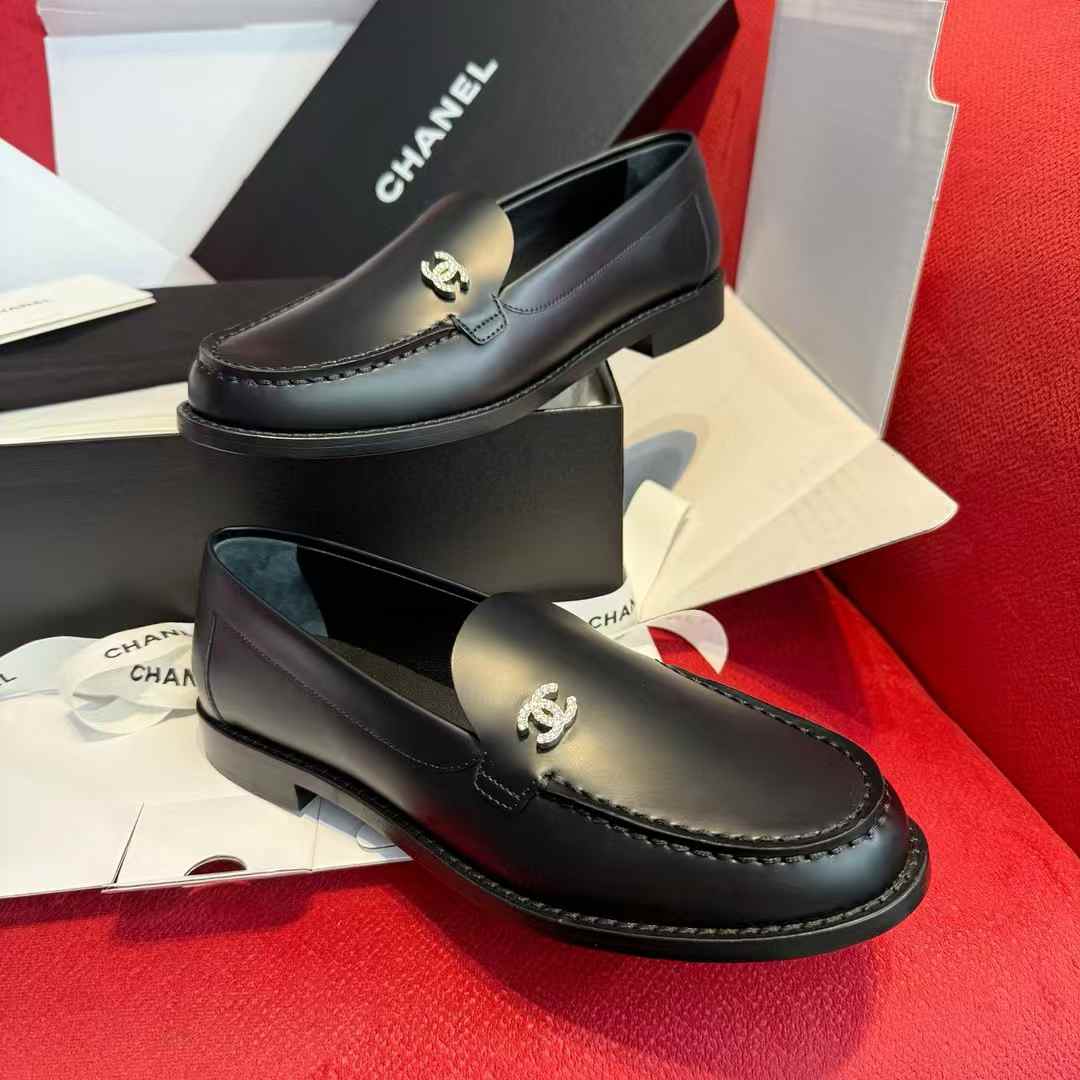 Chanel Flat leather shoes view 6