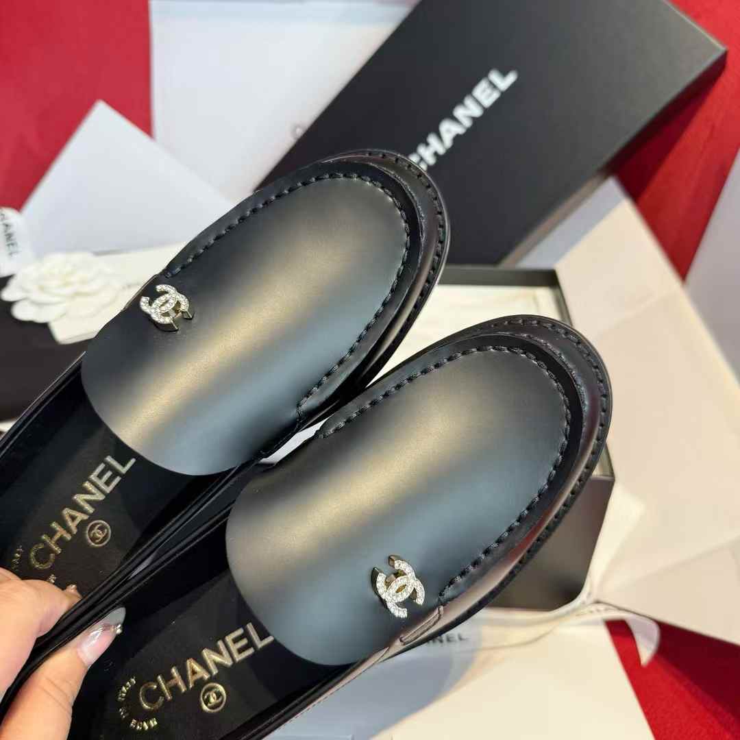 Chanel Flat leather shoes view 8