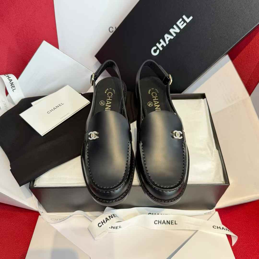 Chanel Flat leather shoes view 2