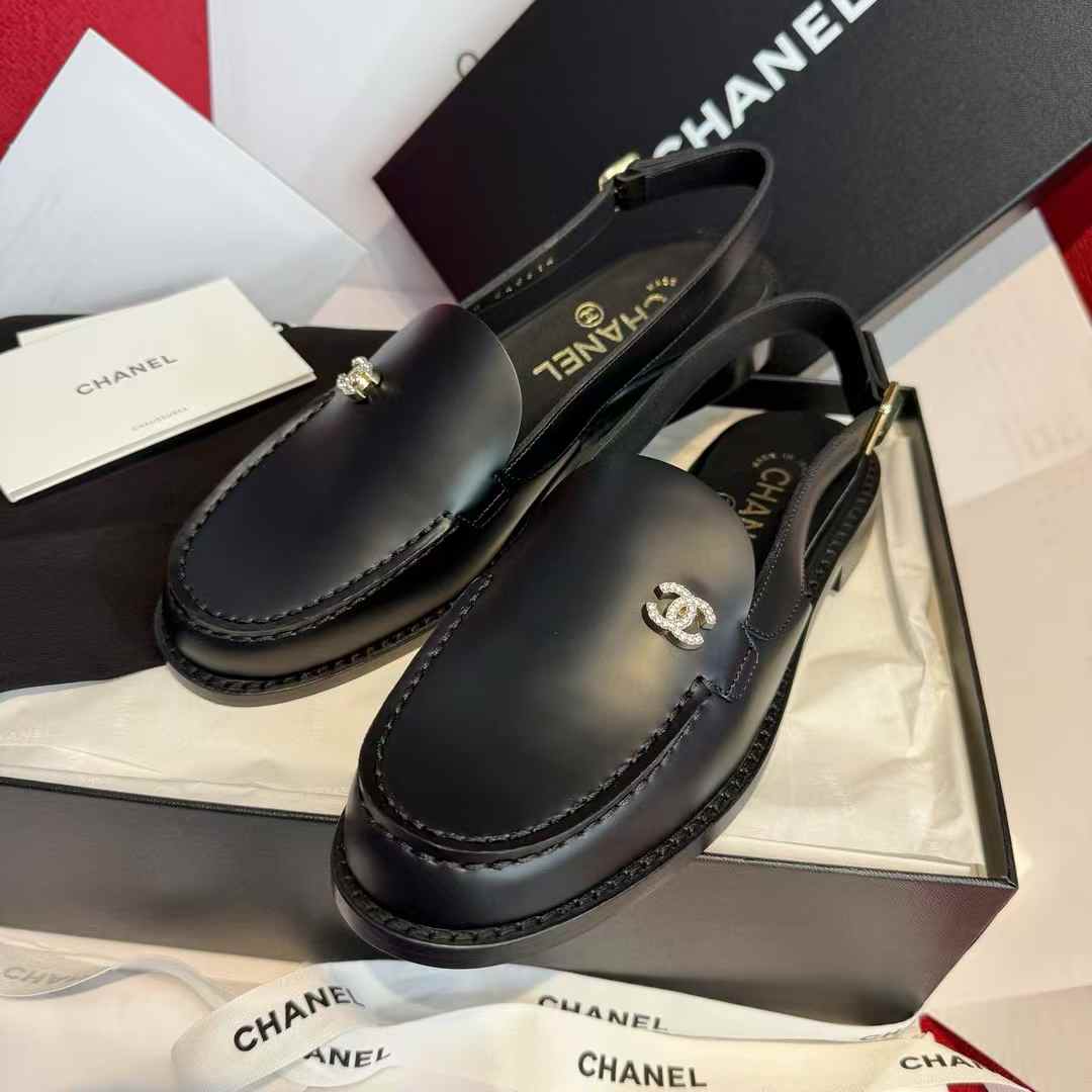 Chanel Flat leather shoes view 3
