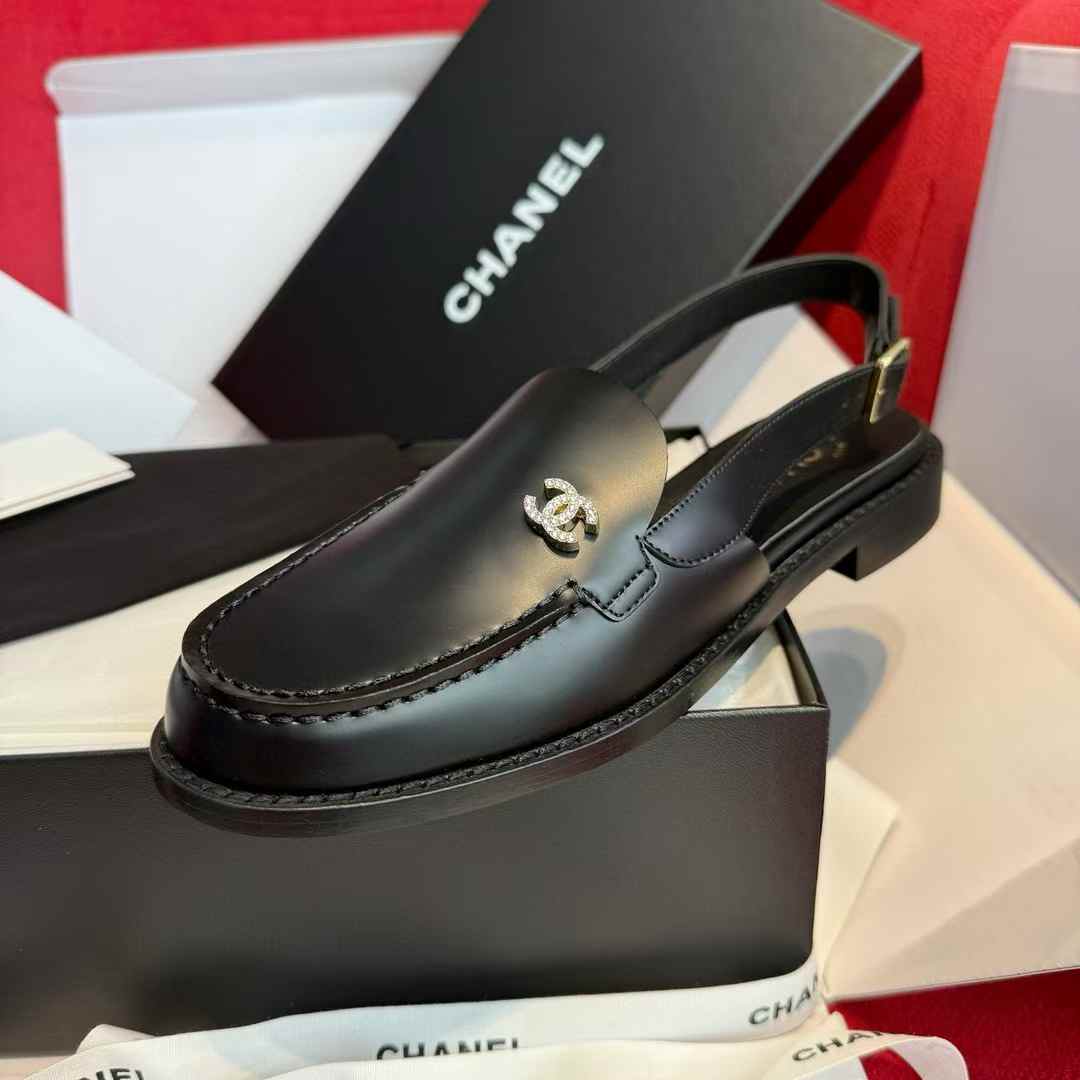 Chanel Flat leather shoes view 5
