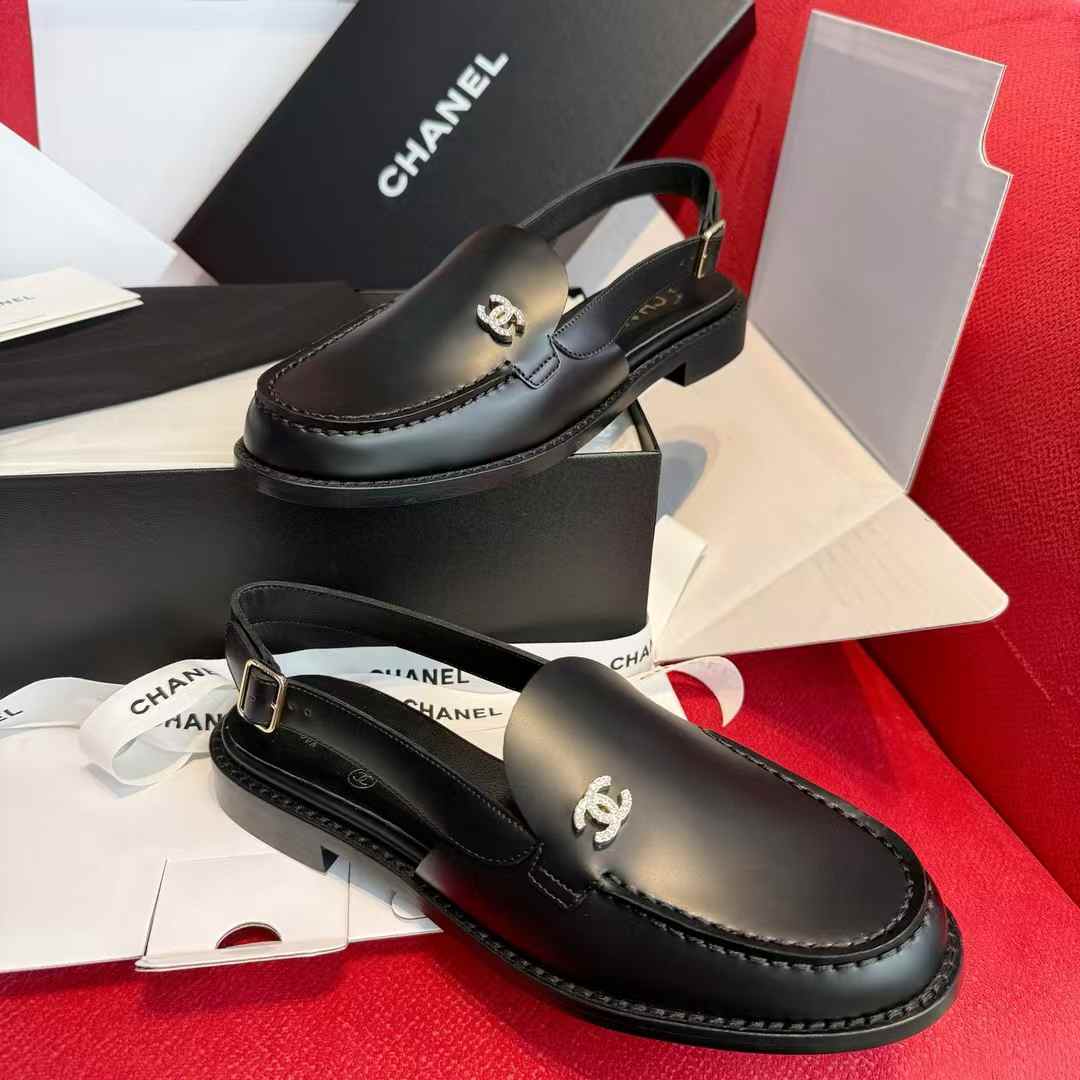 Chanel Flat leather shoes view 6