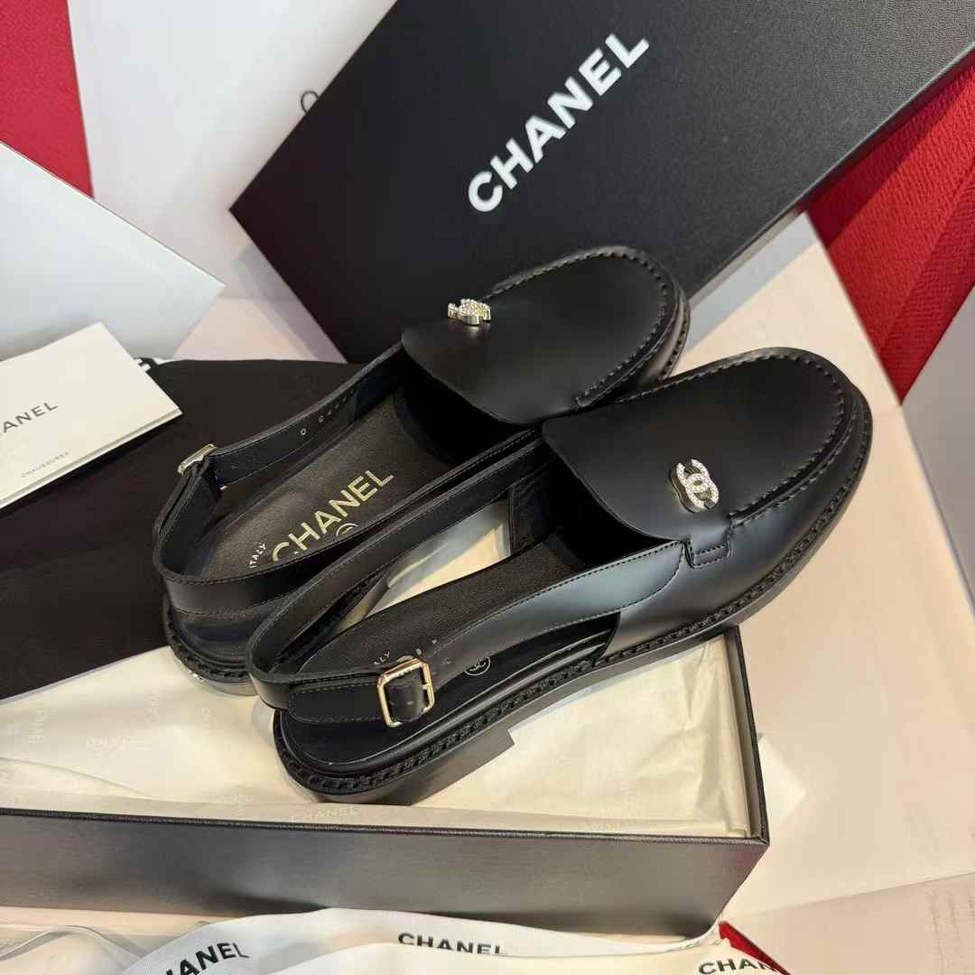 Chanel Flat leather shoes view 7