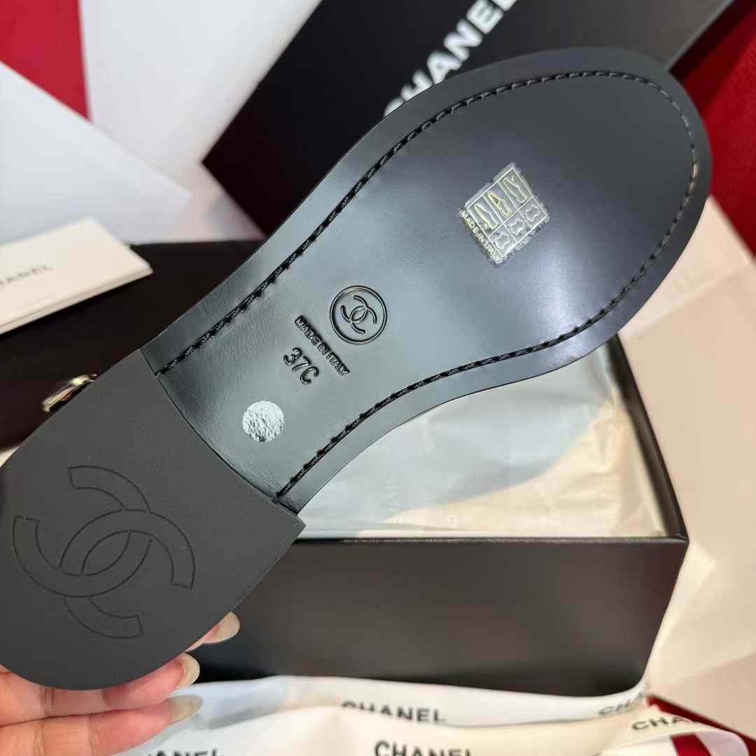 Chanel Flat leather shoes view 9