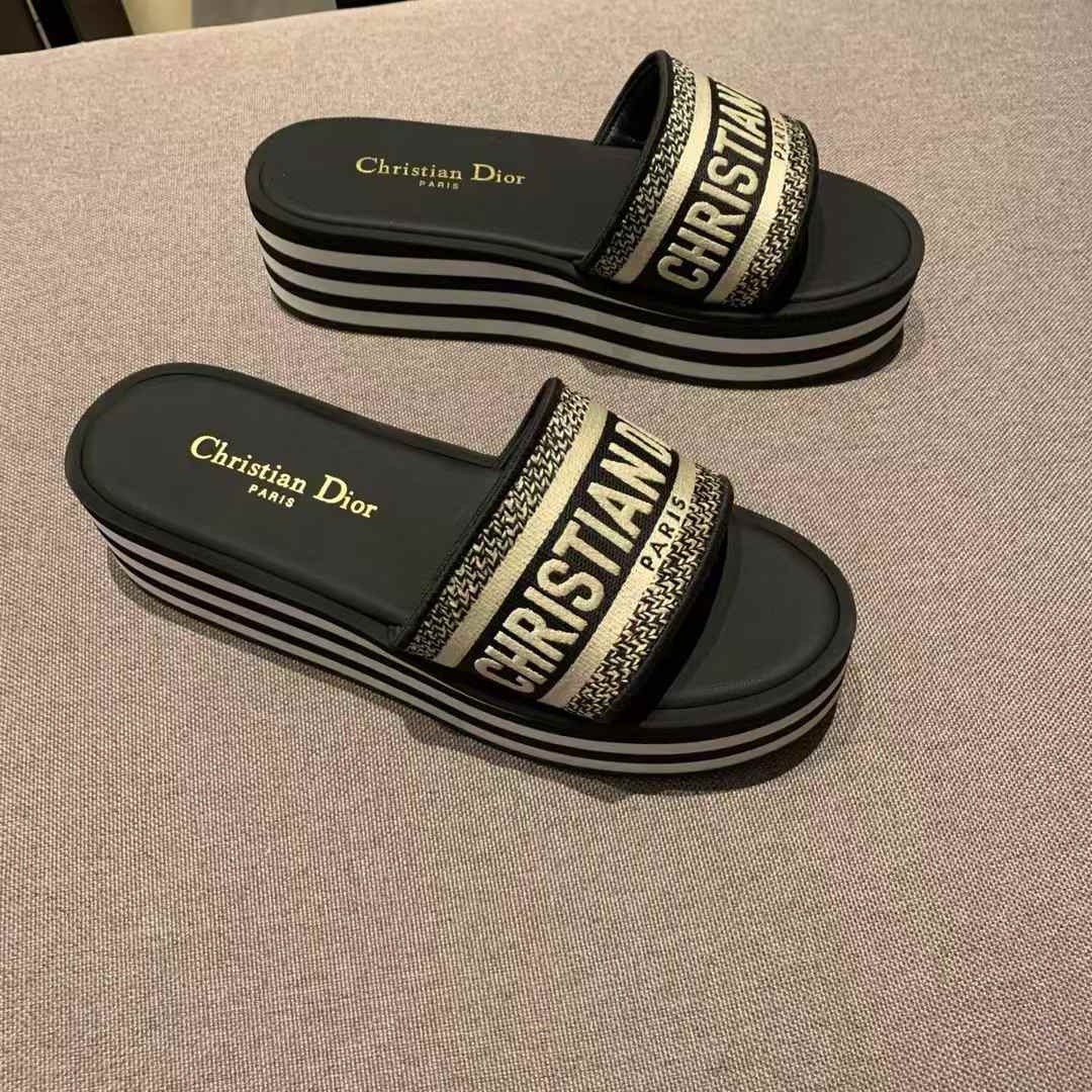 Dior Platform sandals view 3