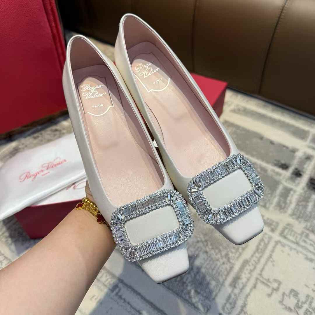 Roger Vivier Classic high heels view 1
