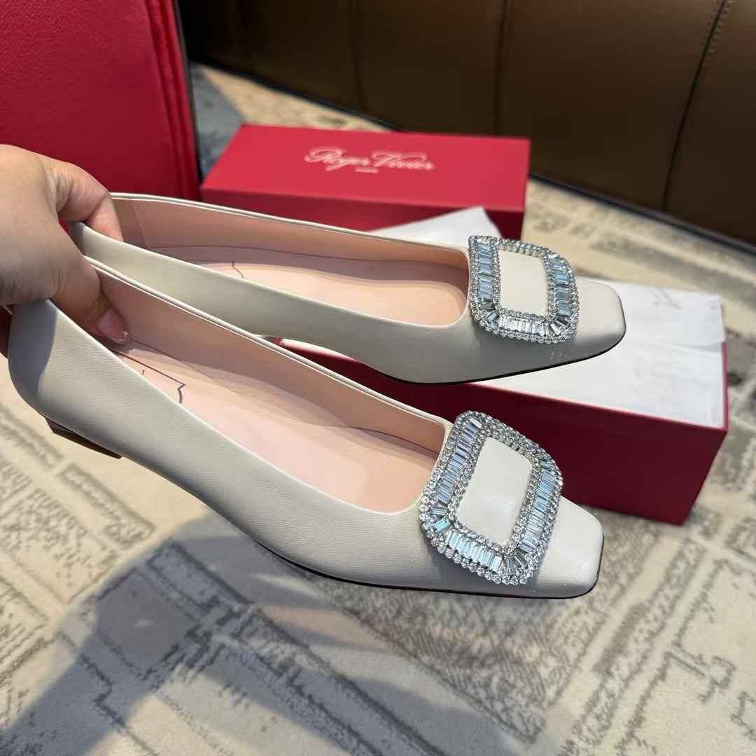 Roger Vivier Classic high heels view 2