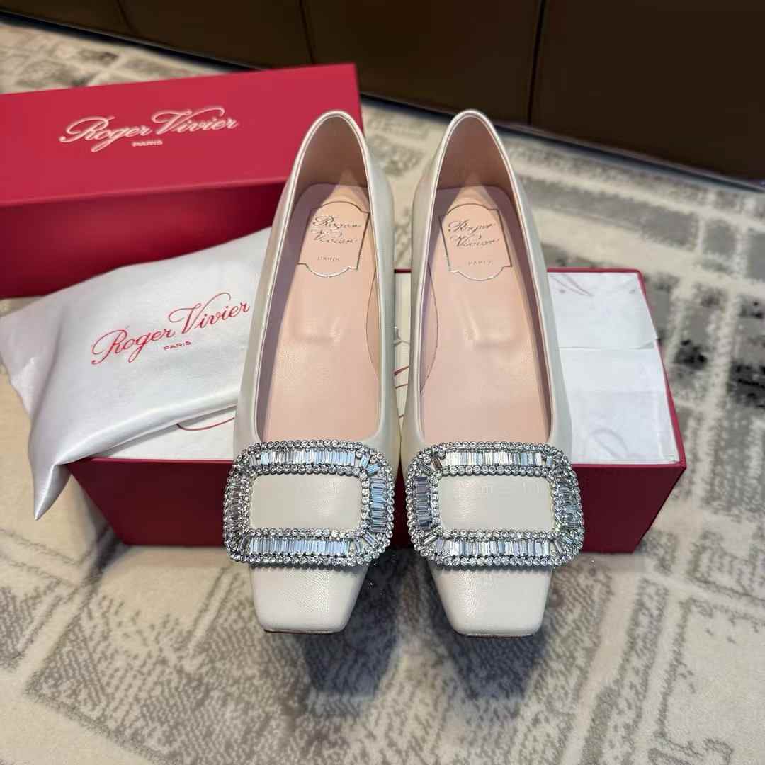 Roger Vivier Classic high heels view 3