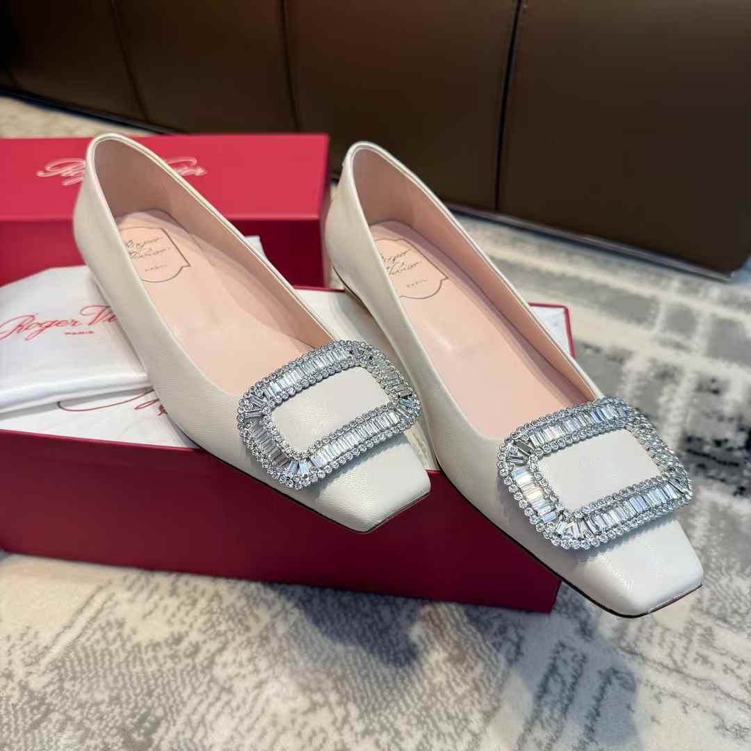 Roger Vivier Classic high heels view 4