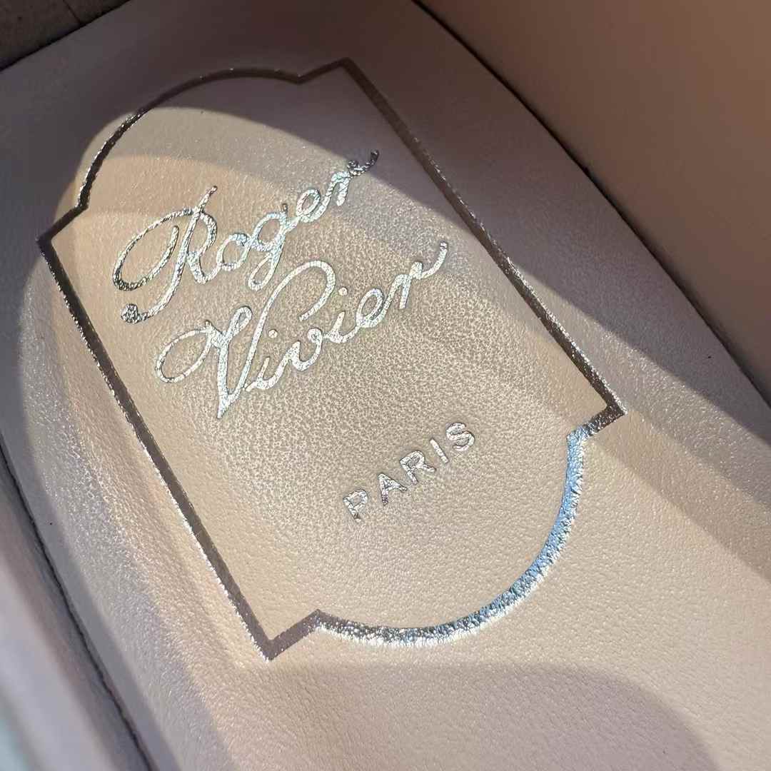 Roger Vivier Classic high heels view 8